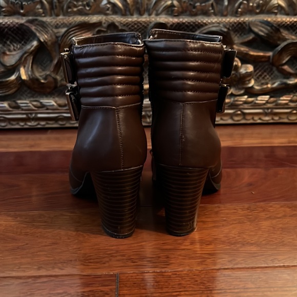 Anne Klein brown booties with gold hardware - Picture 5 of 6